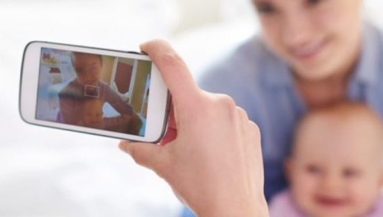 Niente foto di bambini sui social se uno dei genitori è contrario