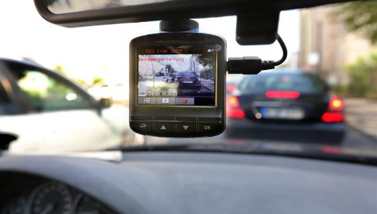 Si può montare una telecamera in auto?