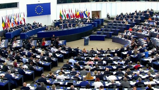 L’UE approva le nuove norme per proteggere i “Whistleblowers”